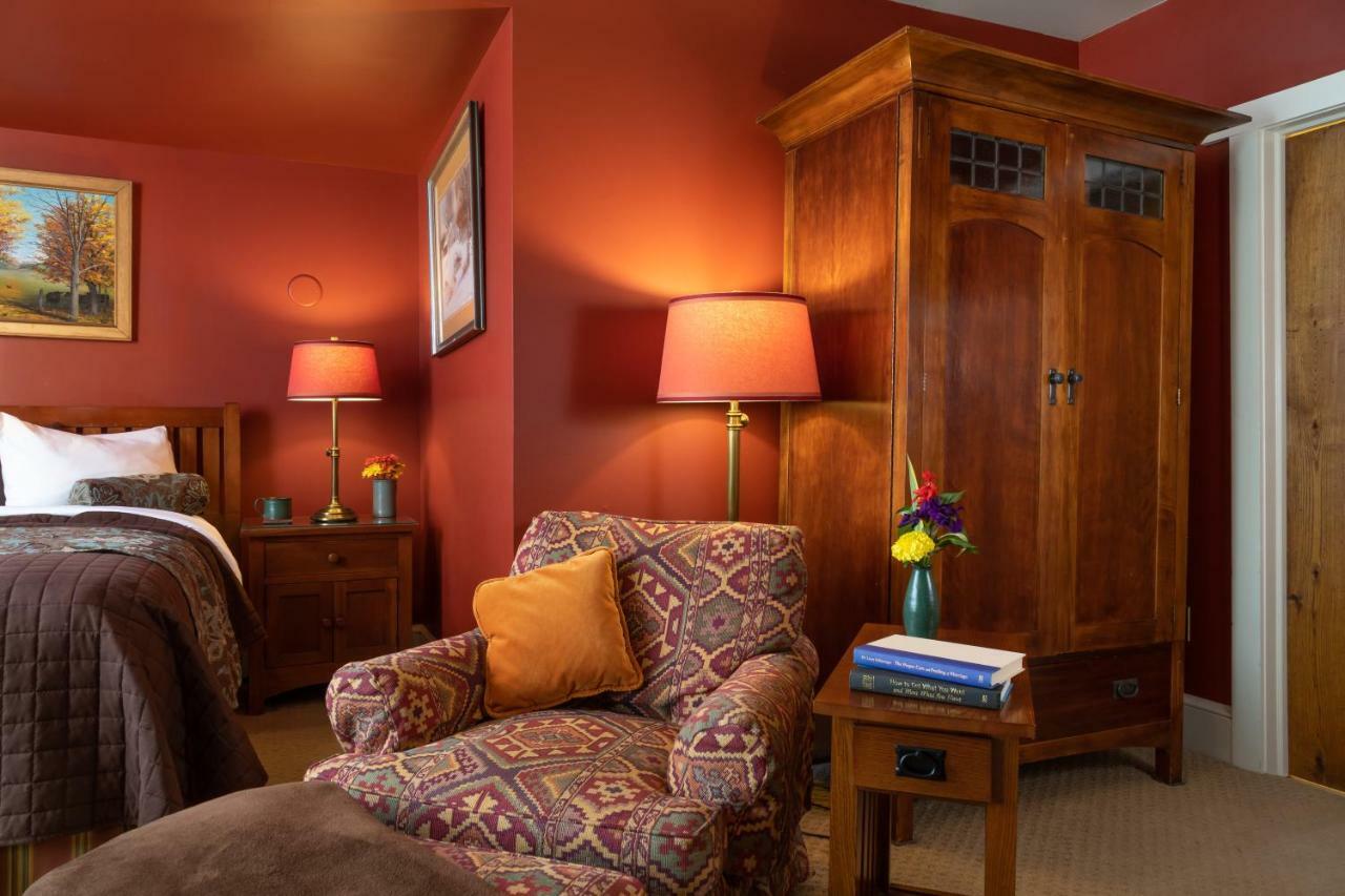 Lake Pointe Inn McHenry Exterior photo